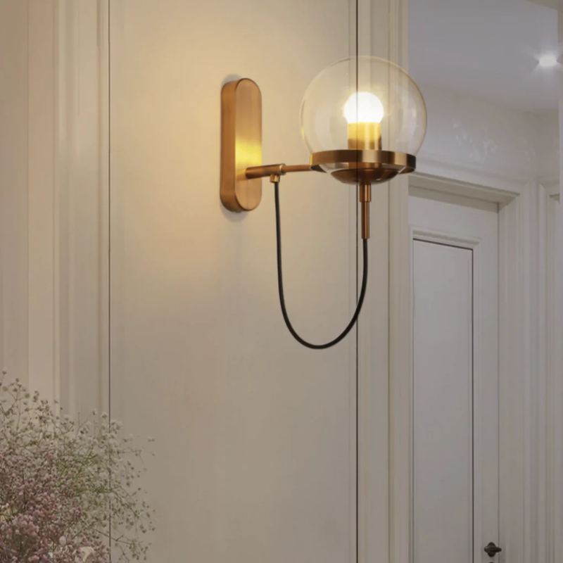 Aplique de Pared con Globo de Cristal – Estilo Elegante para Interiores-Wall Light Fixtures-Hogar88-Hogar88