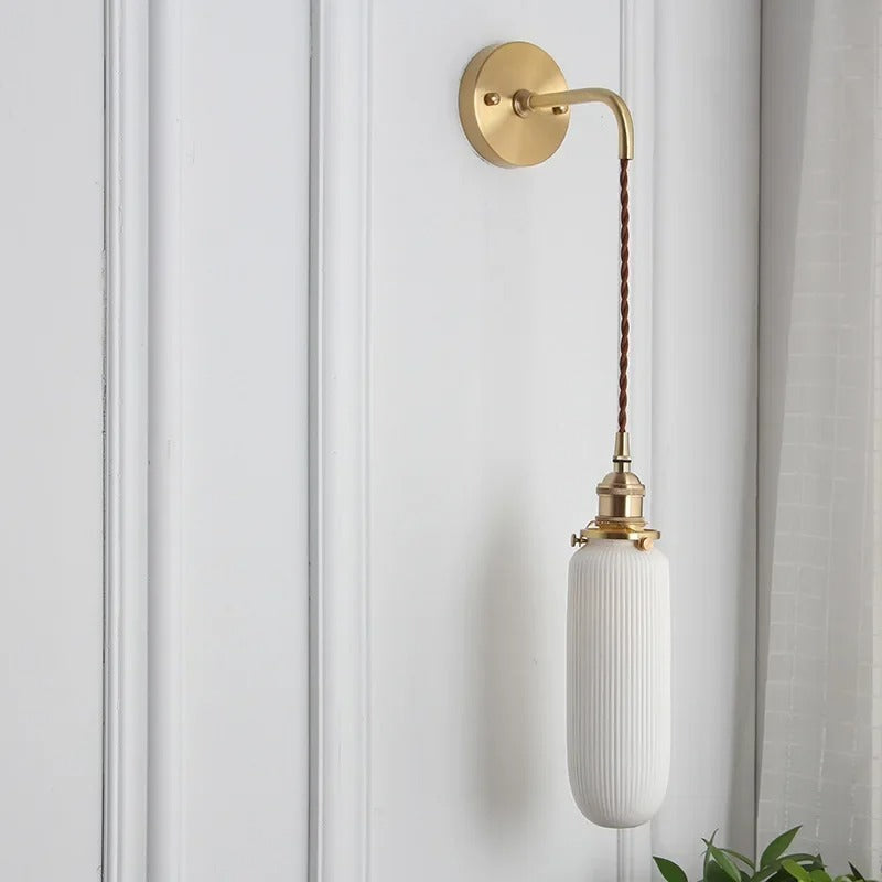 Aplique de Pared de Porcelana Blanca – Diseño Moderno con Latón-Wall Light Fixtures-Hogar88-Hogar88