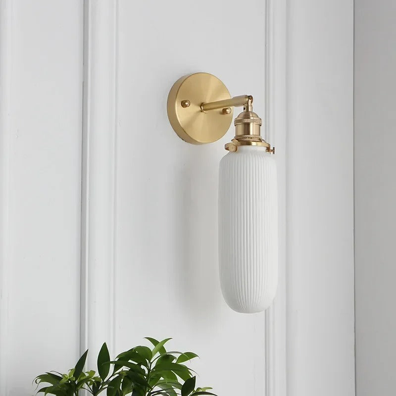Aplique de Pared de Porcelana Blanca – Diseño Moderno con Latón-Wall Light Fixtures-Hogar88-Hogar88