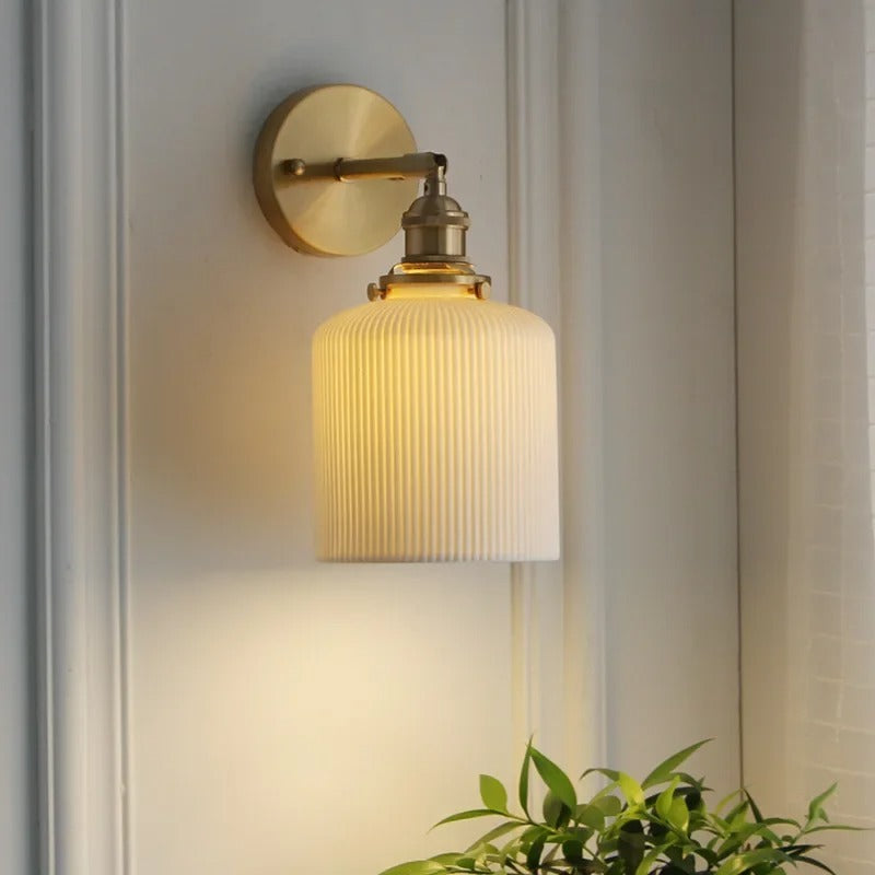 Aplique de Pared de Porcelana Blanca – Diseño Moderno con Latón-Wall Light Fixtures-Hogar88-Hogar88