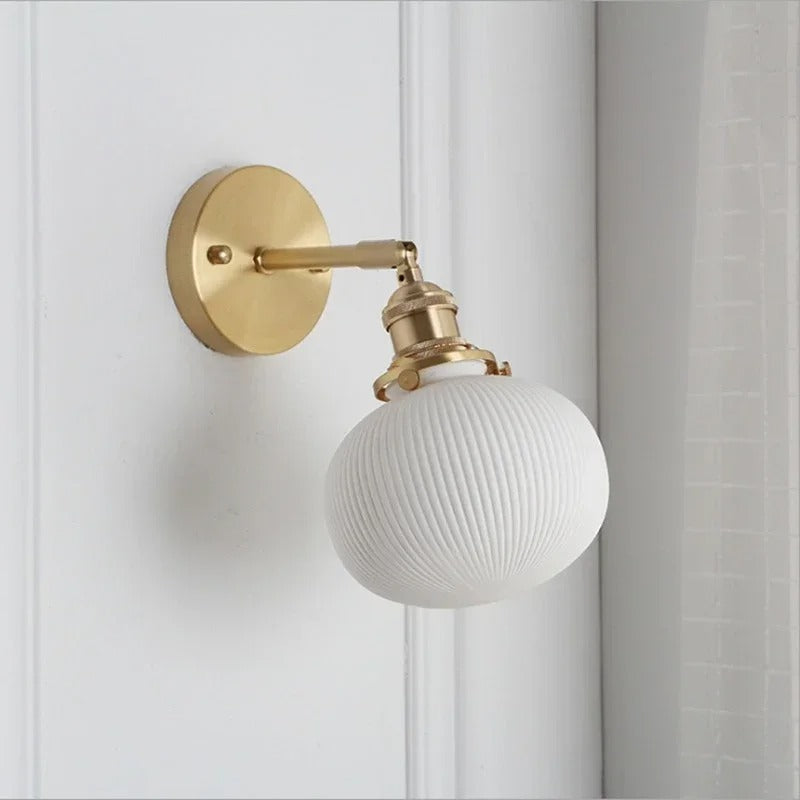 Aplique de Pared de Porcelana Blanca – Diseño Moderno con Latón-Wall Light Fixtures-Hogar88-Hogar88