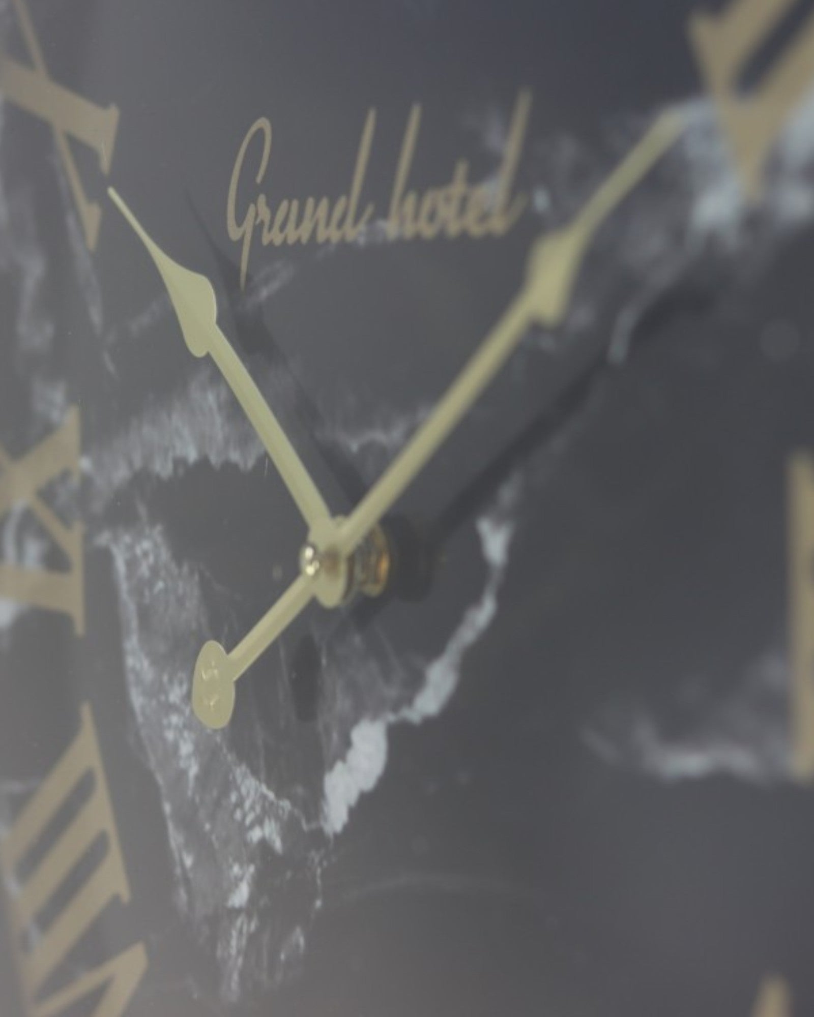 Reloj de Pared Marseille – Negro y Dorado – Metal y Efecto Mármol-Wall Clocks-Hogar88