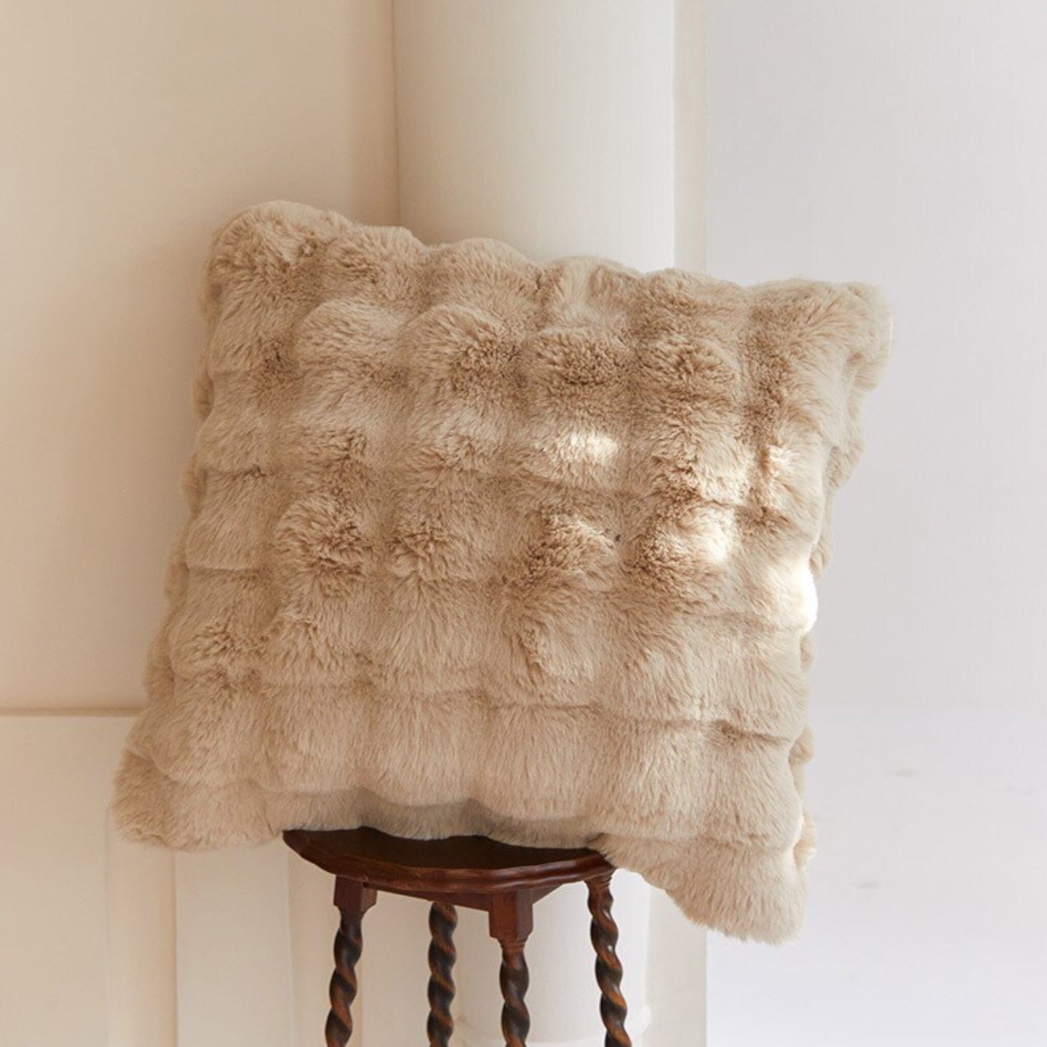 Cojín de Pelo Ultra Suave – Textura Elegante y Confort Cálido-Chair & Sofa Cushions-Hogar88-Hogar88