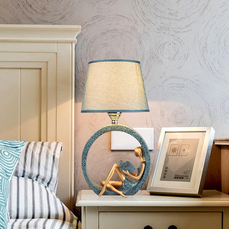 Lámpara de Mesa Niña Lectora Moderna – Luz Suave Decorativa-Table Lamps-Hogar88-Hogar88