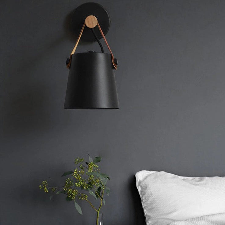 Lámpara de Pared Moderna de Madera y Metal con Correa – Iluminación Elegante para Hogar-Wall Light Fixtures-Hogar88-Hogar88