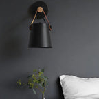 Lámpara de Pared Moderna de Madera y Metal con Correa – Iluminación Elegante para Hogar-Wall Light Fixtures-Hogar88-Hogar88