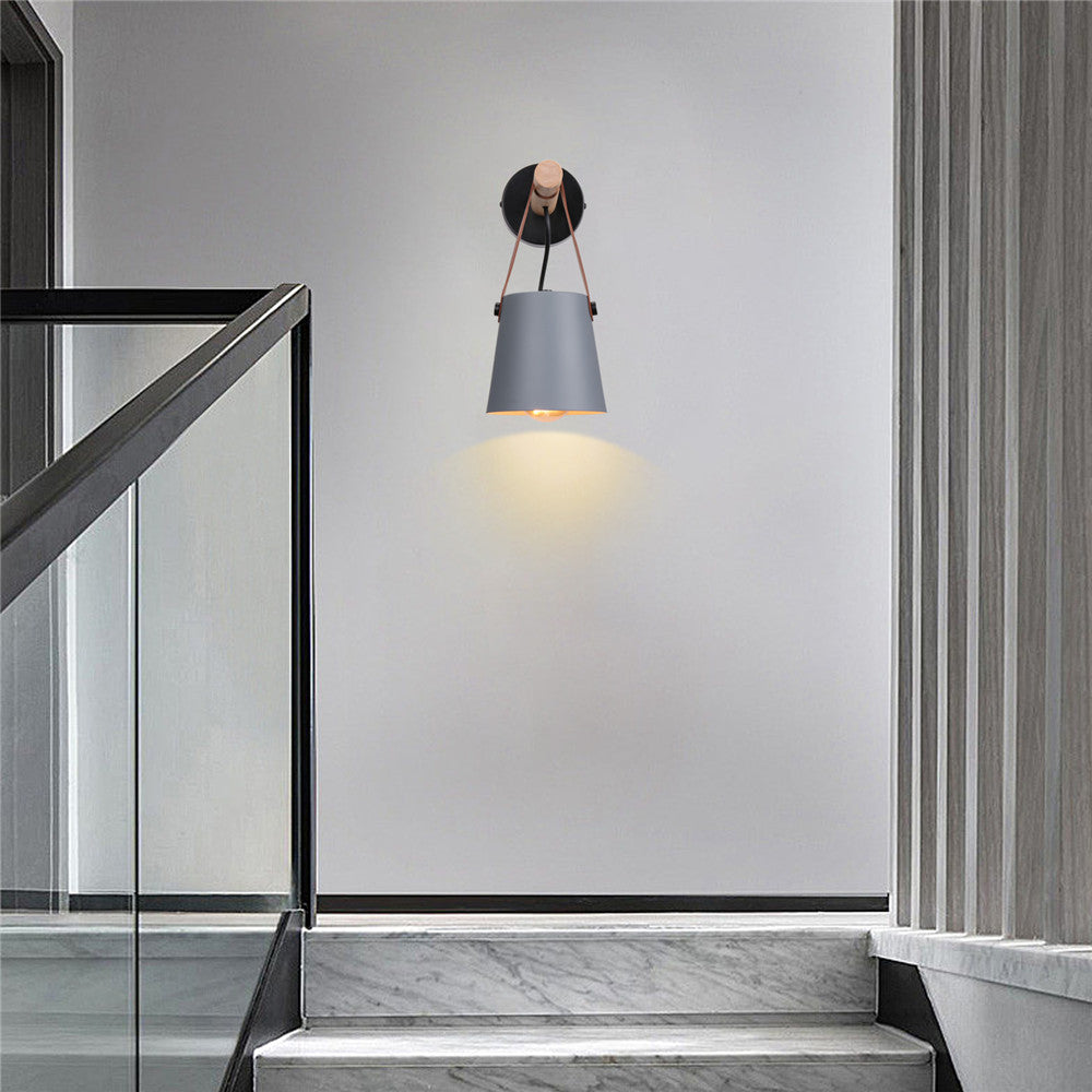 Lámpara de Pared Moderna de Madera y Metal con Correa – Iluminación Elegante para Hogar-Wall Light Fixtures-Hogar88-Hogar88