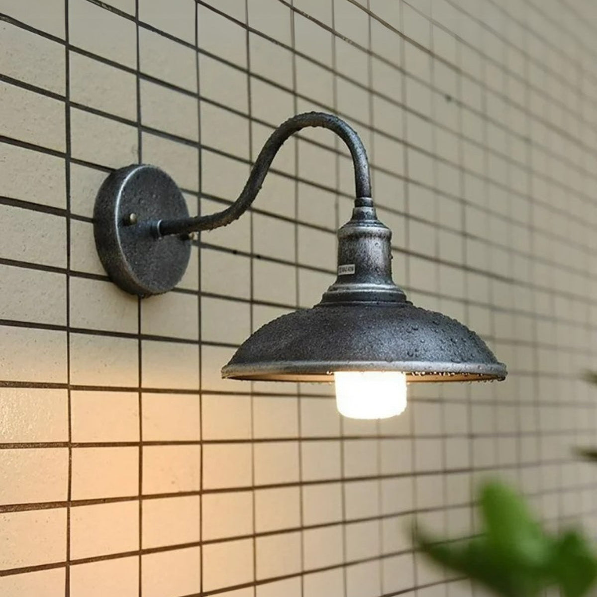 Lámpara de Poste Exterior Minimalista – Luz Funcional para Seguridad y Ambiente Exterior Sofisticado-Wall Lamp-Hogar88-Plata-24 x 23 cm-Hogar88