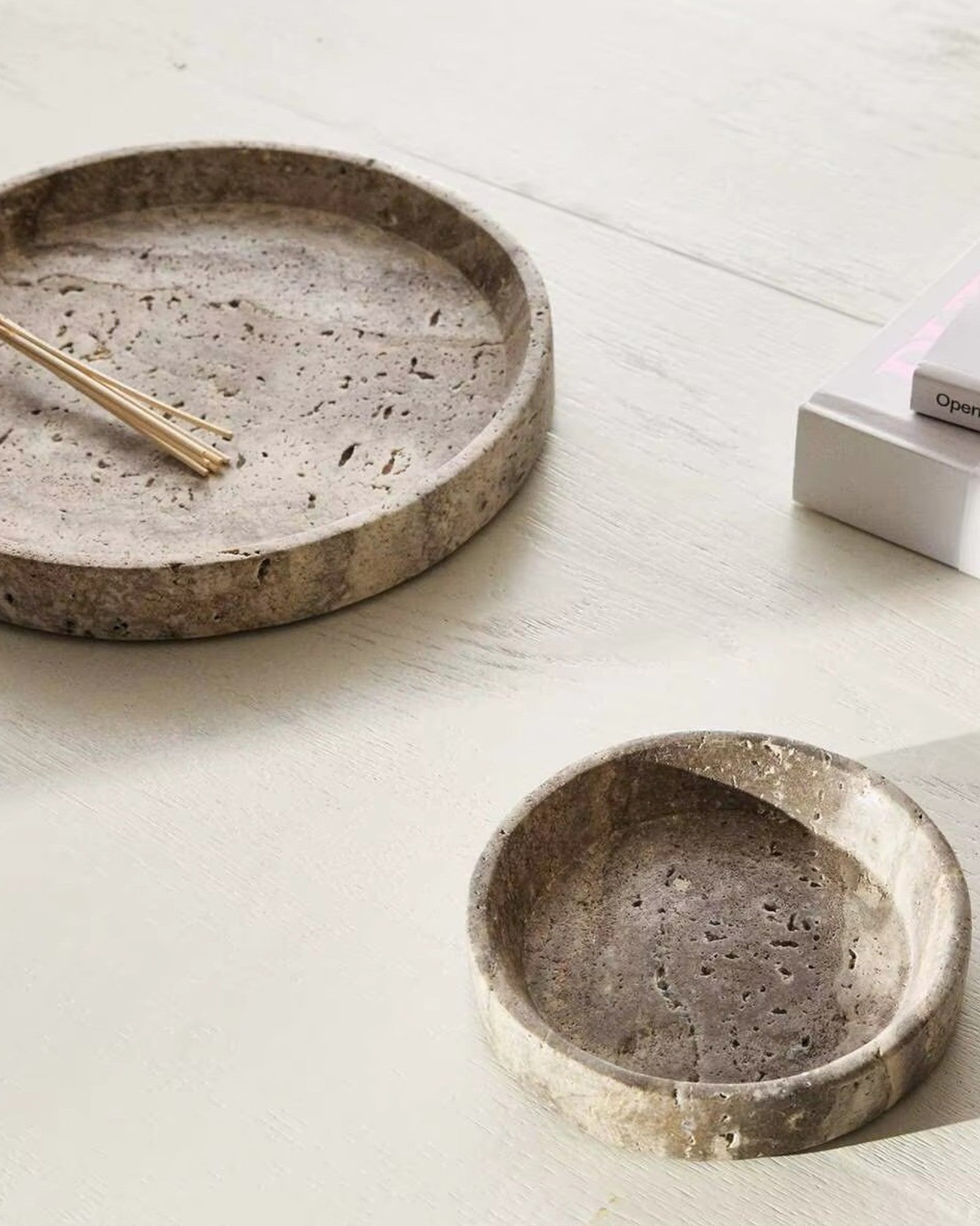 Bandeja de Mármol – Bandeja Redonda de Almacenamiento en Gris Claro-Decorative Trays-Hogar88